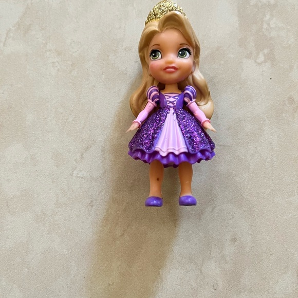 Disney Princess Figurine Collection - Red, Purple, Blue - Picture 9 of 15